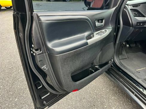 Used 2016 Toyota Sienna SE Premium FWD image 17