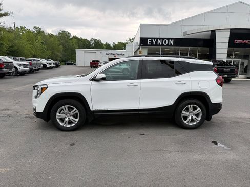 Certified 2024 GMC Terrain SLE w/ Driver Convenience Package AWD/4WD image 2