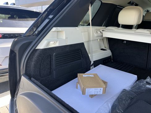 Certified 2025 Land Rover Range Rover Long Wheelbase SE image 35