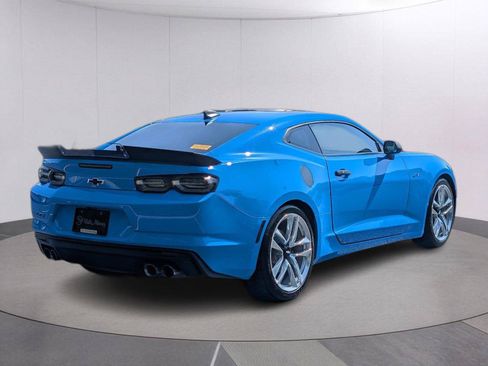Used 2022 Chevrolet Camaro LT w/ RS Package RWD image 7