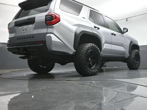 Used 2025 Toyota 4Runner SR5 AWD/4WD image 35