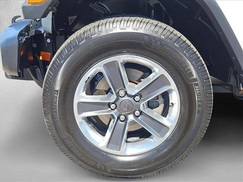 Used 2020 Jeep Wrangler Unlimited Sahara image 27