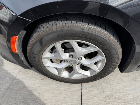 Used 2017 Chrysler Pacifica Touring Plus w/ Tire & Wheel Group image 6