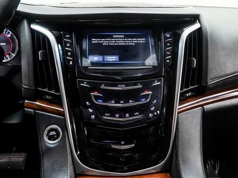Used 2019 Cadillac Escalade Luxury image 21