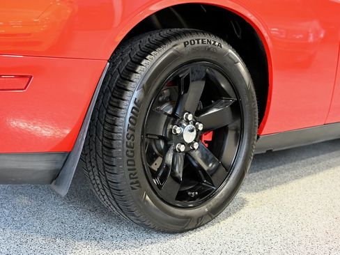 Used 2014 Dodge Challenger R/T RWD image 13