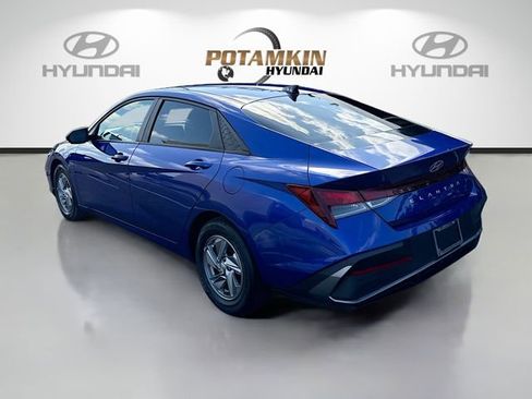 Certified 2024 Hyundai Elantra SE image 7