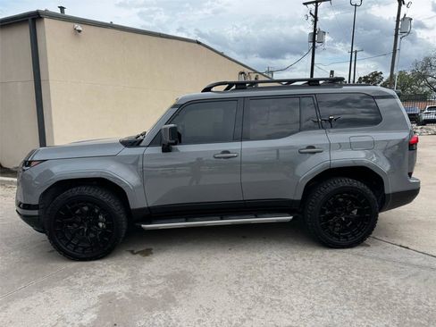 Used 2024 Lexus GX 550 w/ Accessory Package (31) image 2