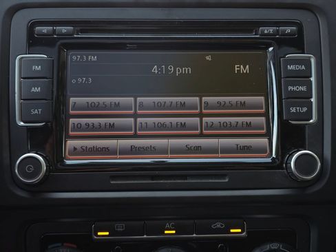 Used 2011 Volkswagen Jetta SE w/ Wheel & Sunroof Pkg FWD image 29