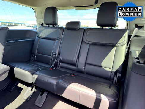 Used 2025 Ford Expedition Platinum image 18