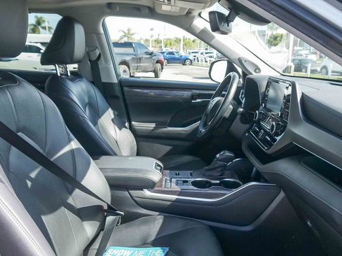 Used 2020 Toyota Highlander Limited image 17