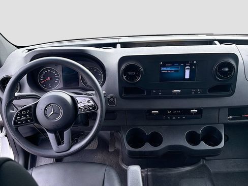 Used 2024 Mercedes-Benz Sprinter 2500 image 32