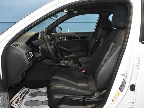 Used 2025 Honda Civic Sport image 6