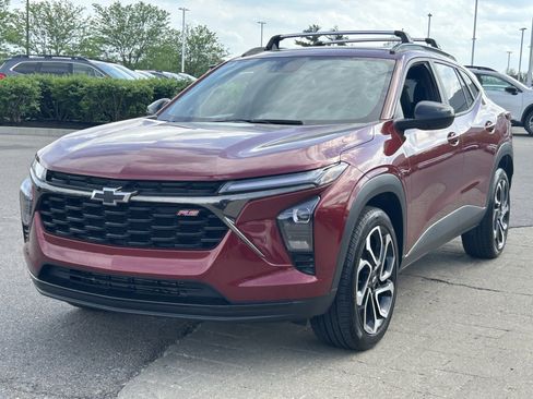 Used 2024 Chevrolet Trax RS w/ Sunroof Package image 3