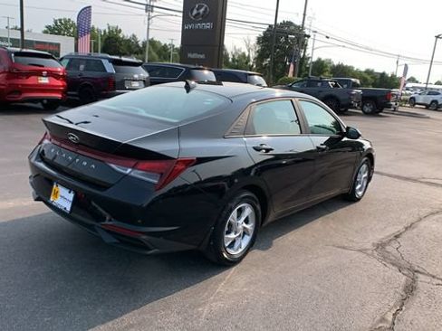 Used 2023 Hyundai Elantra SE FWD image 5