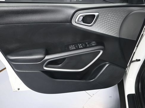 Certified 2024 Kia Soul S FWD image 9