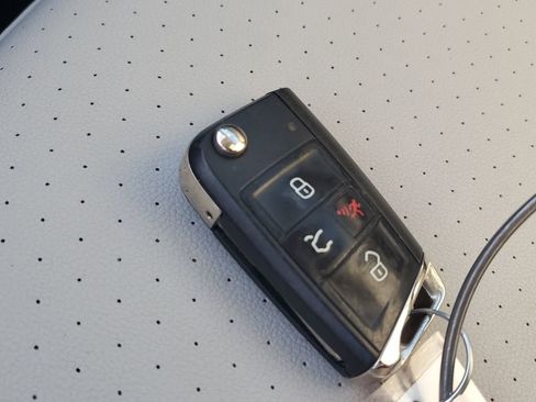 Used 2019 Volkswagen Tiguan SE image 38