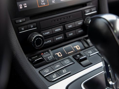 Used 2018 Porsche 718 Cayman S image 38