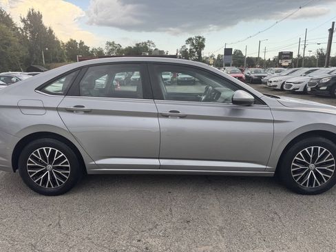 Used 2019 Volkswagen Jetta SE FWD image 4