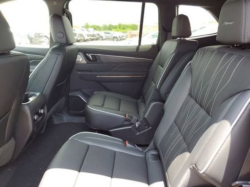 New 2026 Buick Enclave Avenir w/ Super Cruise Package FWD image 11