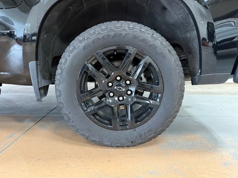 Used 2025 Chevrolet Silverado 1500 High Country w/ Midnight Edition AWD/4WD image 11