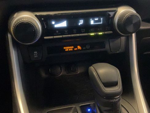 Used 2020 Toyota RAV4 LE FWD image 15