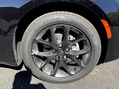 New 2026 Chrysler Pacifica Limited w/ Uconnect Theater Family Group image 11