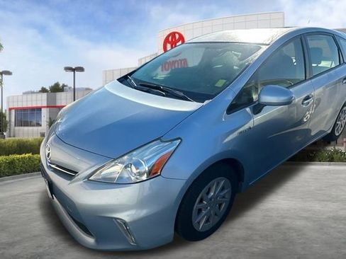 Used 2014 Toyota Prius V Three image 3