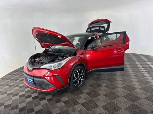 Used 2020 Toyota C-HR XLE FWD image 13
