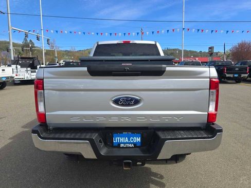 Certified 2018 Ford F250 XLT image 4