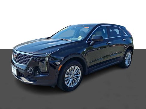 Used 2024 Cadillac XT4 Luxury w/ Cold Weather Package AWD/4WD image 3
