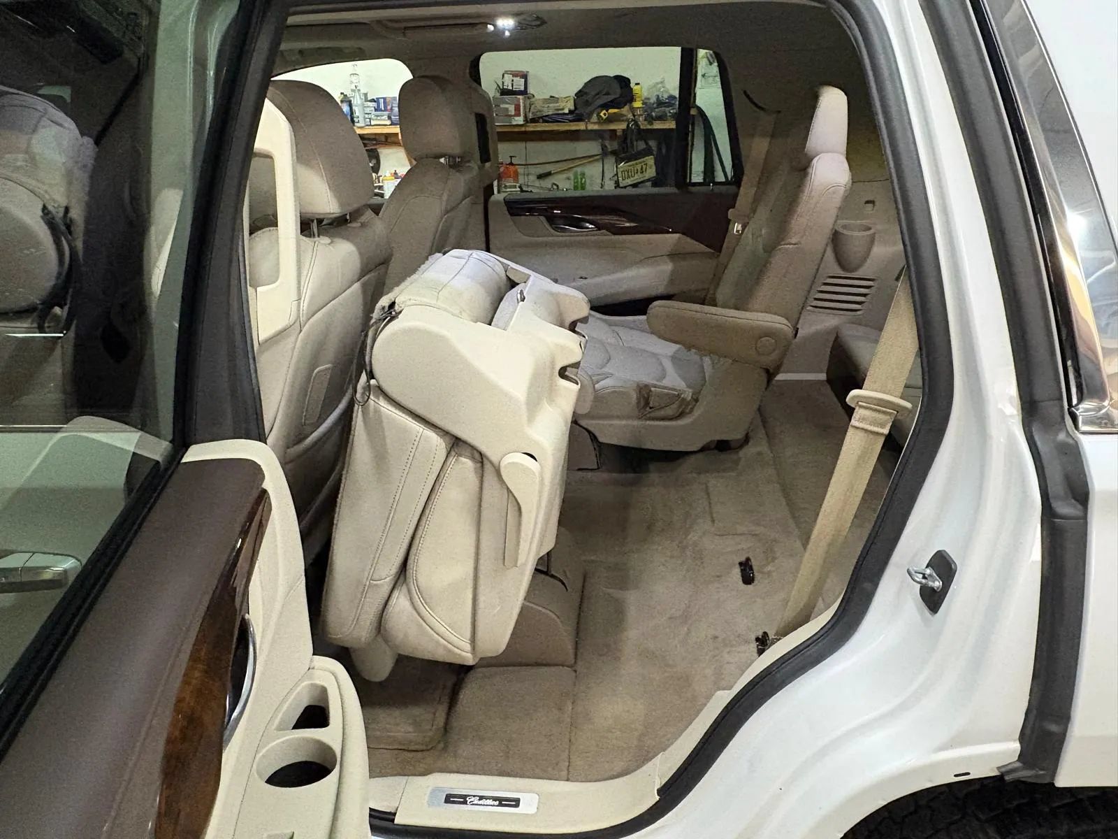 Used 2016 Cadillac Escalade Luxury AWD/4WD image 29