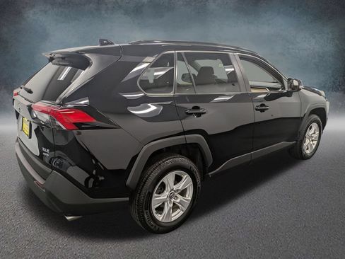 Used 2020 Toyota RAV4 XLE w/ Convenience Package AWD/4WD image 4