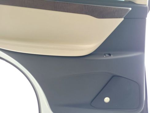 Used 2018 Tesla Model X 75D image 16