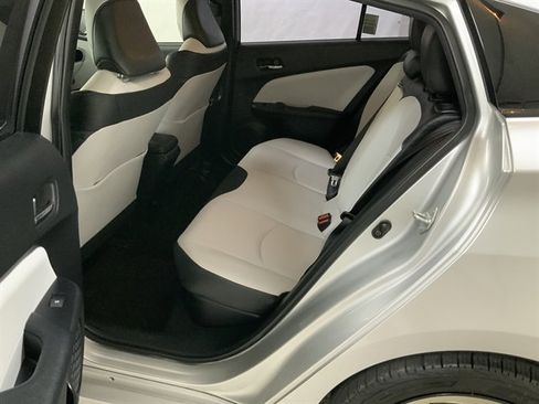 Used 2018 Toyota Prius Three image 15