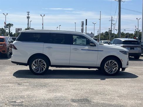 New 2025 Lincoln Navigator Reserve image 6