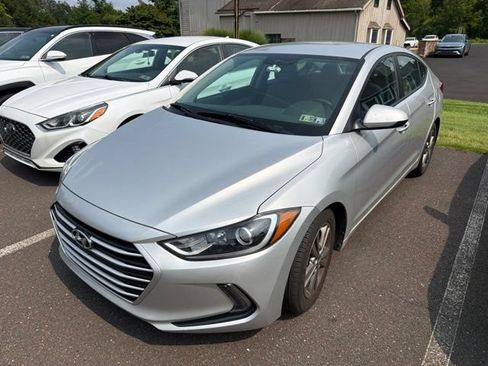 Used 2017 Hyundai Elantra SE w/ SE A/T Tech Package 03 FWD image 2