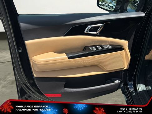 Used 2024 Kia Carnival EX FWD image 10