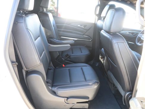 Used 2025 Chevrolet Traverse LT image 31