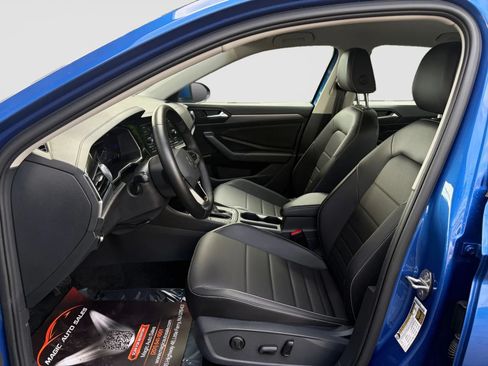 Used 2023 Volkswagen Jetta SE FWD image 12