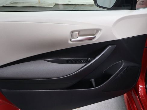 Used 2020 Toyota Corolla LE image 16