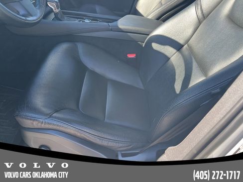 Used 2020 Volvo XC90 T6 Momentum image 9