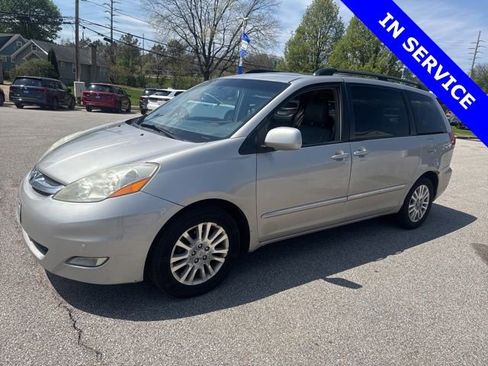 Used 2009 Toyota Sienna XLE image 2
