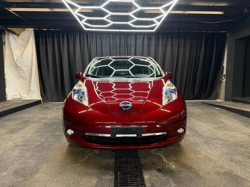Used 2017 Nissan Leaf SL w/ Premium Package image 2