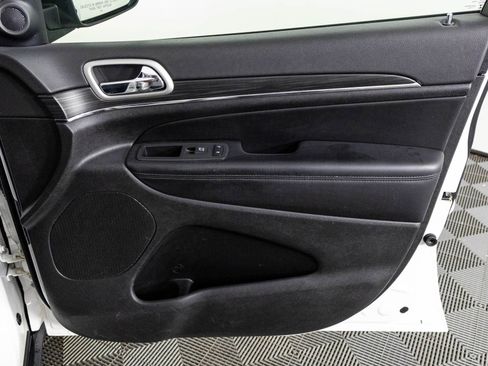 Used 2022 Jeep Grand Cherokee Limited image 39