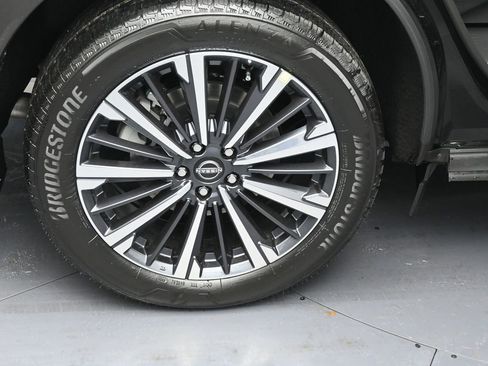 New 2026 Nissan Pathfinder Platinum image 5