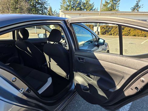 Used 2021 Nissan Versa SV image 14