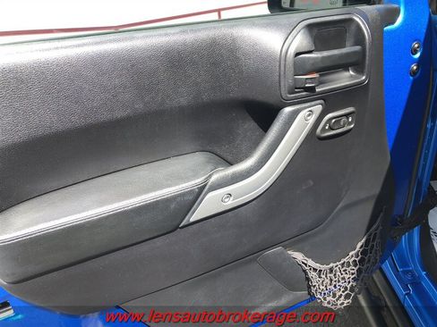 Used 2016 Jeep Wrangler Rubicon AWD/4WD image 8