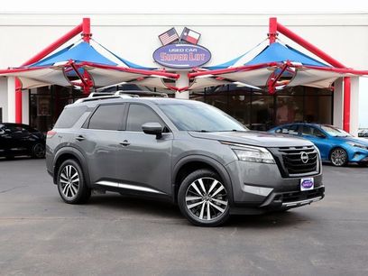 Used 2023 Nissan Pathfinder Platinum w/ Black Appearance Package
