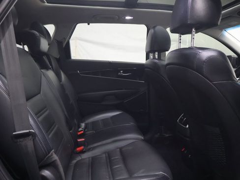 Used 2019 Kia Sorento SX image 13