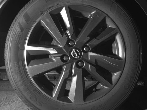 Used 2025 Nissan Versa SV image 15